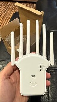 WIFI zosilovač/opakovač signálu.