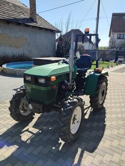 Traktor UTB 200 DT 4x4