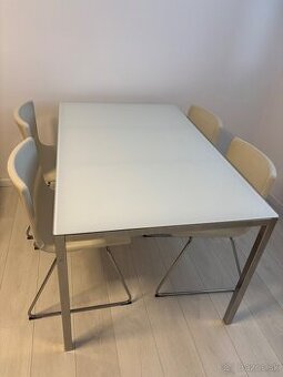 Ikea jedalensky stol s kozenymi stolickami - 1