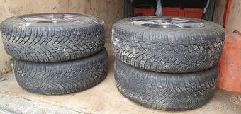 Zimné nokian 215/65r17