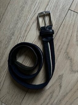 Opasok, rukavice, šiltovka