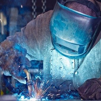 2x zvárač 141 + 2x potrubár + 1x vedúci potrubár