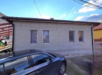 Zrekonštruovaný,zariadený dom s pekným pozemkom v GBELCIACH