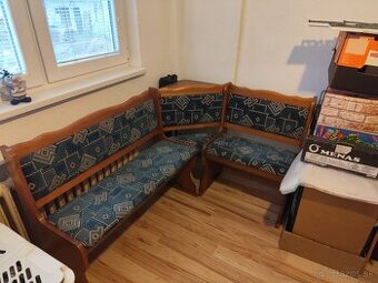 Predám rohovú kuchynskú lavicu – masív, úložný priestor