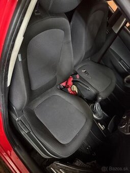 Interiér sedadla Hyundai i20 2013 facelift