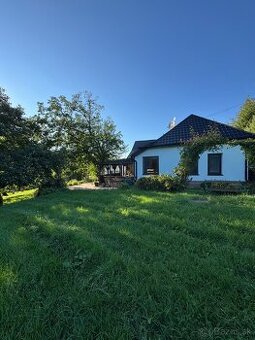 Rodinný dom s jazierkom pod lesom - 1