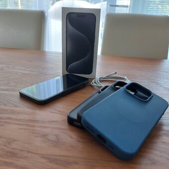 Predám iPhone 15 Pro 128GB – Black Titanium, výborný stav, k