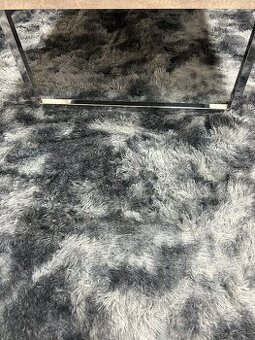 Plyšový koberec s dlhým vlasom