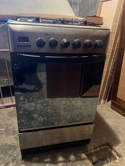 Hotpoint plynovy sporak s elektrickou rurou