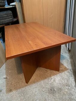 Konferenčný stolík