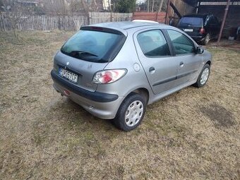 Peugeot 206, 1,1 benzín.