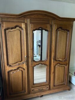 Krásne mohutne skrine