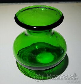 Sklenena zelena vaza