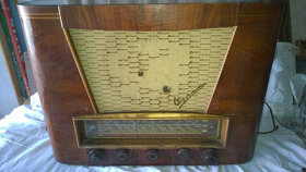 starožitné rádio TESLA -pekná drevená skrinka