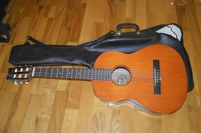 predam - krasna gitara YAMAHA - 1