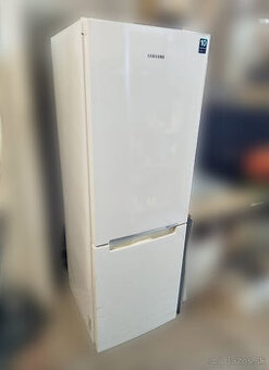 SAMSUNG RB29FSRNDWW