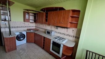 Predaj-čiastočne prerobený 3 izbový veľký byt s loggiou v KN