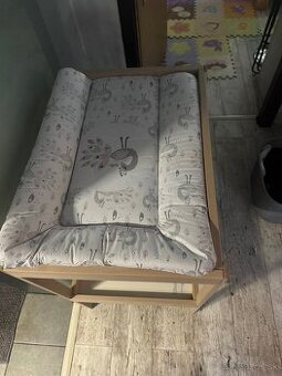 Prebaľovací pult (IKEA) a prebaľovacia podložka