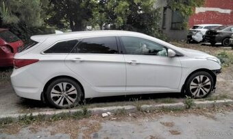 HYUNDAI i40 CW 1.7 CRDi 2015 predám DVERE, 0445110411 TRYSKY