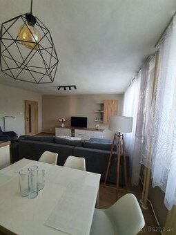 3 izb plne zariadený byt, Vojenská, centrum Košice balkon