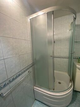 Predám starší sprchovací kút