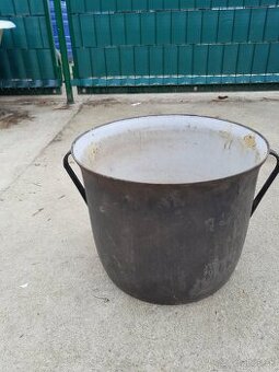 Predám veľmi starý liatinový kotlík
