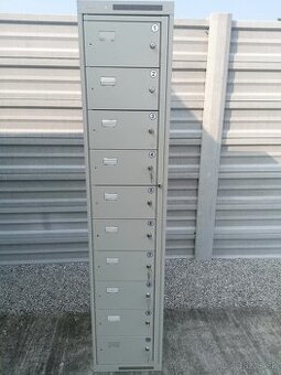 Uzamykatelná skrinka do dielne 10 alebo 5 policova