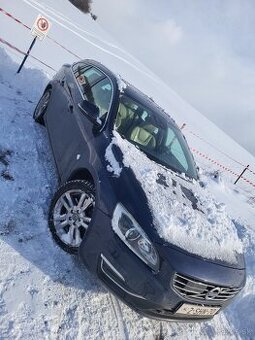 Predam volvo v60 D6 4x4 2.4 nafta + plug in hybrid 2013