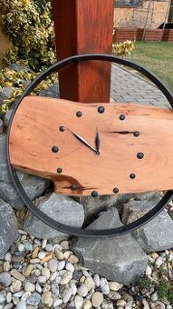 Ručne vyrobené drevené nástenné hodiny – originál