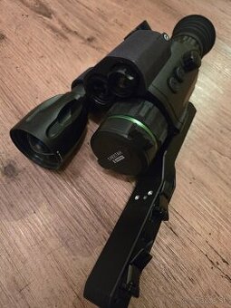 Predam nocne videnie puskohlad HikMicro Cheetah s dialkomer.