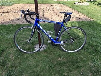 Cestný bicykel