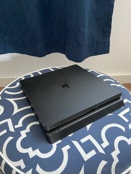 Playstation 4 pekný stav