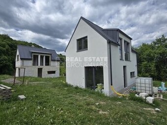 2-PODLAŽNÝ DOM S POZEMKOM V PEKNOM PROSTREDÍ
