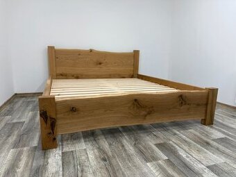 Luxusná dubová posteľ
