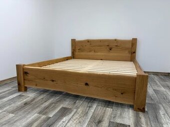 Luxusná dubová posteľ