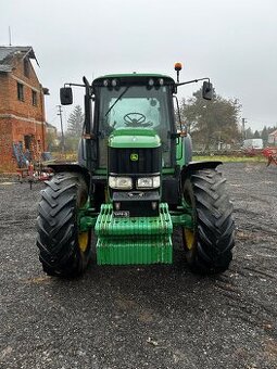 John Deere 6820