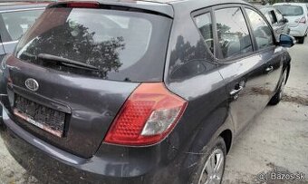 KIA CEED 1.4 2010 predám motor G4FA, zadne SVETLO, PREVODOVK