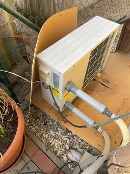 Bazen s čerpadlom, solinatorom, tepelným čerpadlom.