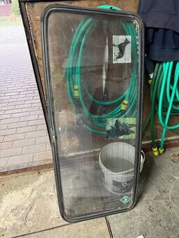 Zadne sklo lada niva 1.7