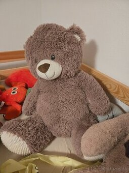 Predam plyšovych medvedov