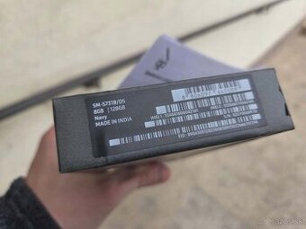 Samsung Galaxy S25 FE 8GB/128GB Navy, top,zaruka