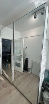 Predám roldorovú skriňu so zrkadlom