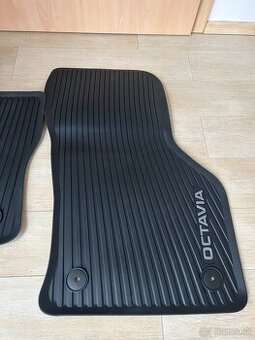 Nové celoročné (gumové) koberce na Škoda Octavia IV