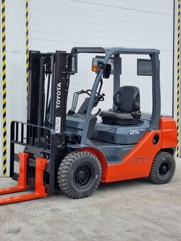 VZV Toyota 02-FD25, 2500kg, otoč, pozicionér, dizel