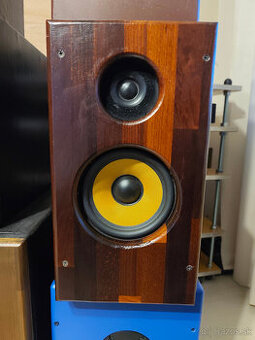 -- Predám regálovky Monacor --