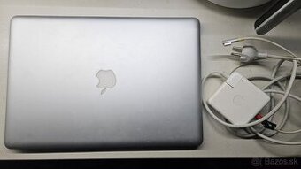 Väčší 15-palcový Macbook Pro 2009 - plne funkčný