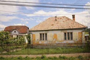 Rodinný dom so slnečným pozemkom v obci Plášťovce - 1