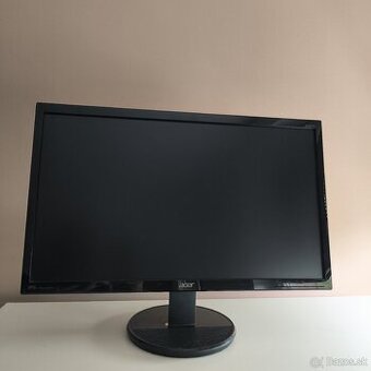 Monitor Acer | tri čiary cez obraz