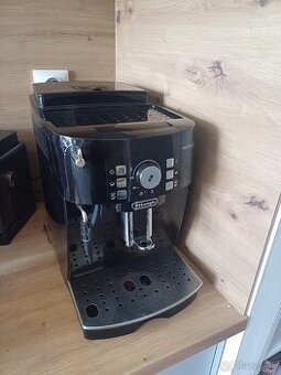Delonghi kávovar