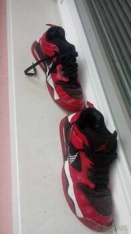 NIKE JORDAN